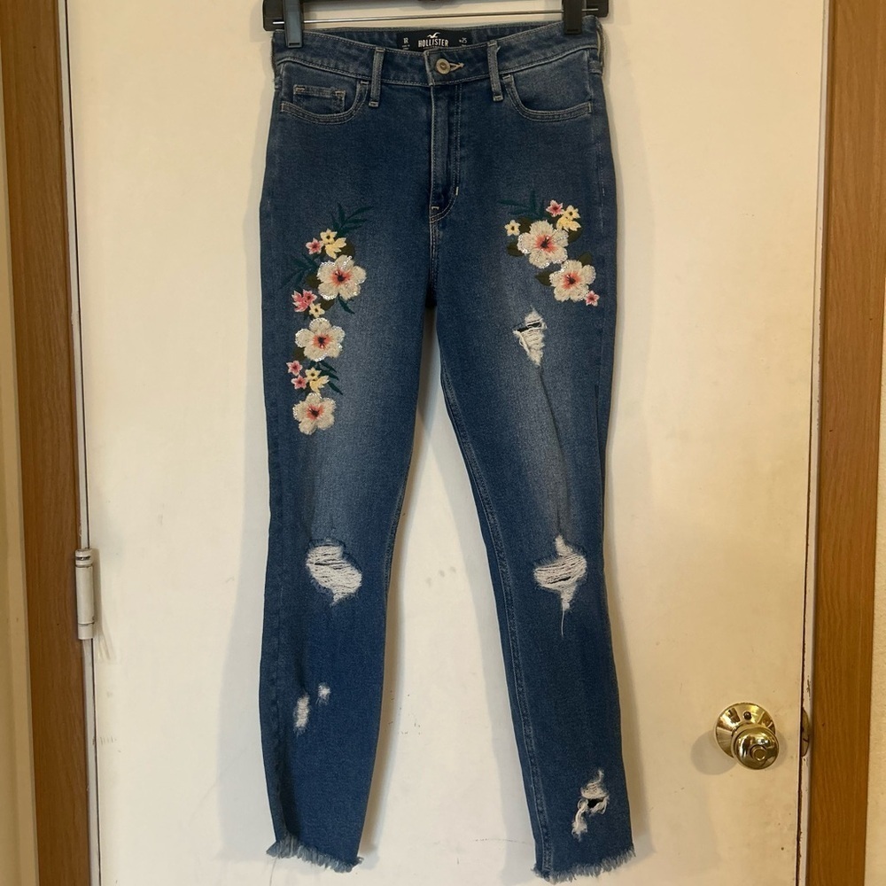 Hollister Blue Floral Embroidered High Rise Super Skinny Crop Size 1R W25 L26